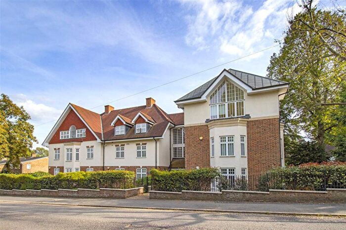 2 Bedroom Flat To Rent In Park Road, Radlett, Hertfordshire, WD7
