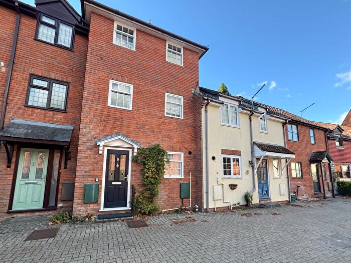 1 Bedroom Town House For Sale In Millstream Close, Wimborne, BH21