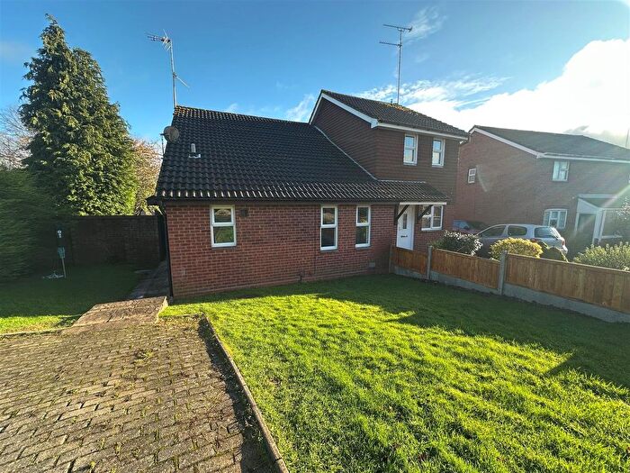 Studio To Rent In Tidbury Close, Walkwood, Redditch, B97