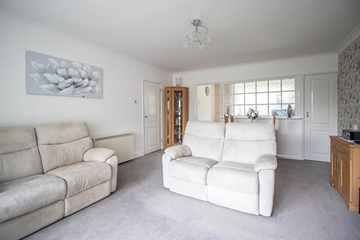 2 Bedroom Flat For Sale In Colbert Avenue, Southend-On-Sea, SS1