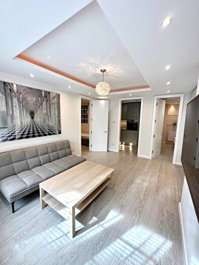 2 Bedroom Flat To Rent In Mortimer Crescent, Kilburn, London, NW6