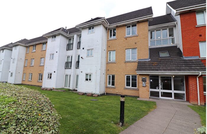 2 Bedroom Flat To Rent In Fleming Road, Grays, RM16