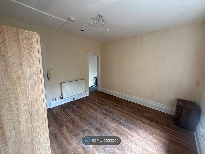 1 Bedroom Flat To Rent In Biscot Road, Luton, LU3