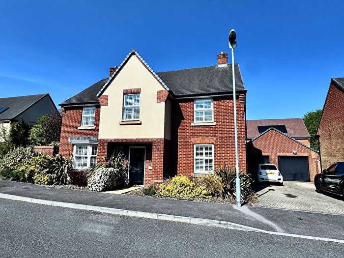 5 Bedroom Detached House For Sale In Coppins Close, Ferndown, BH22