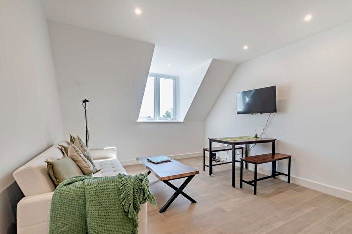 1 Bedroom Flat To Rent In Church Street, Rickmansworth, WD3