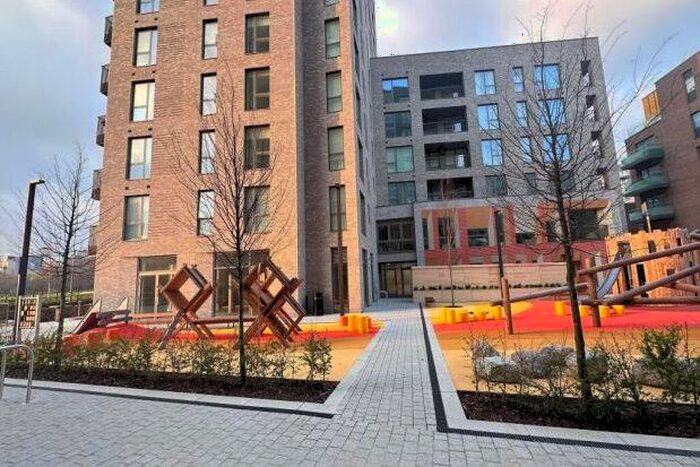 2 Bedroom Flat To Rent In Warman Walk, London, SE10