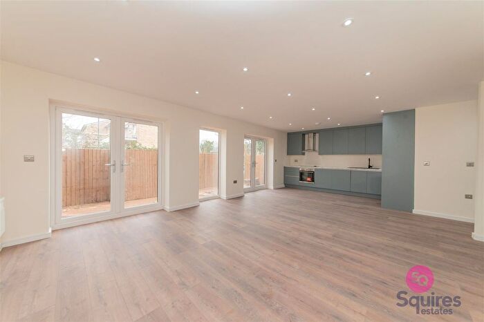 2 Bedroom Flat To Rent In Station Road, London, N11