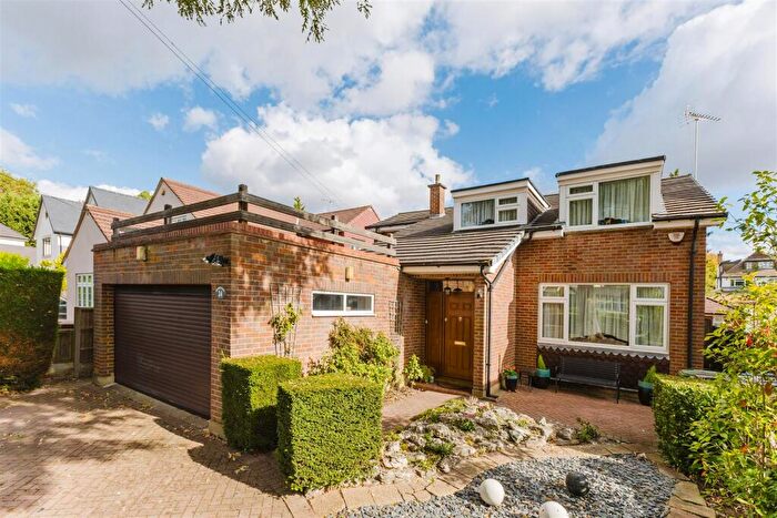 5 Bedroom Detached House For Sale In Oakhill Avenue, Pinner, HA5