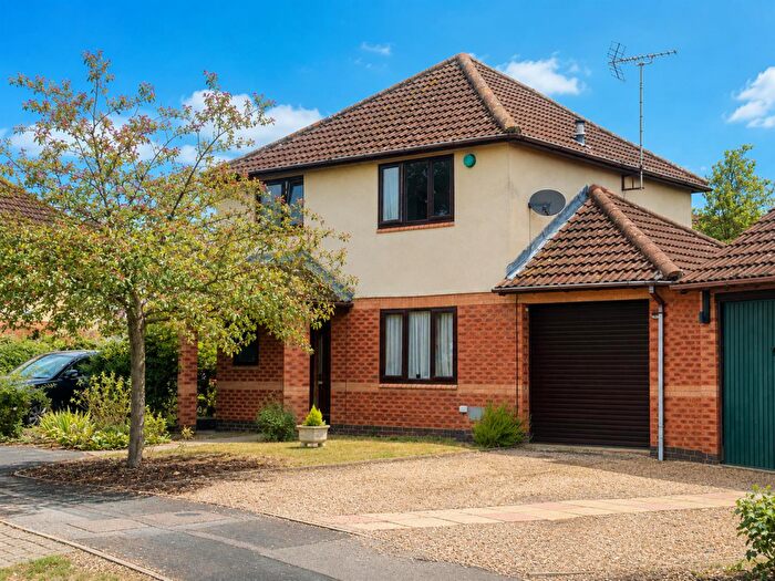 3 Bedroom Detached House For Sale In Hockliffe Brae, Walnut Tree, Milton Keynes, MK7