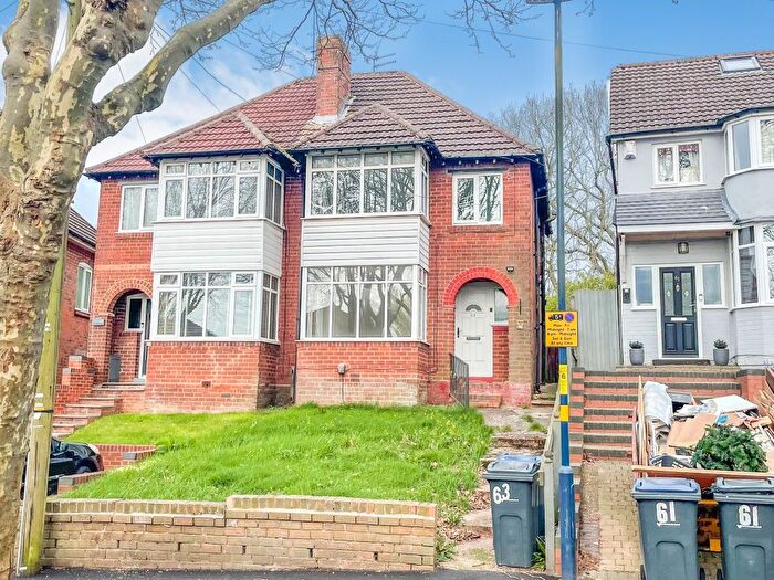3 Bedroom Semi Detached House For Sale In Broughton Crescent, Longbridge, Birmingham, B31