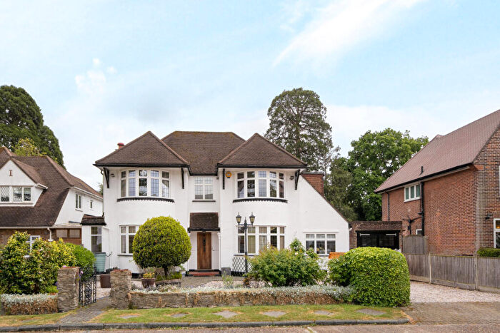 4 Bedroom House For Sale In Den Close, Beckenham, BR3