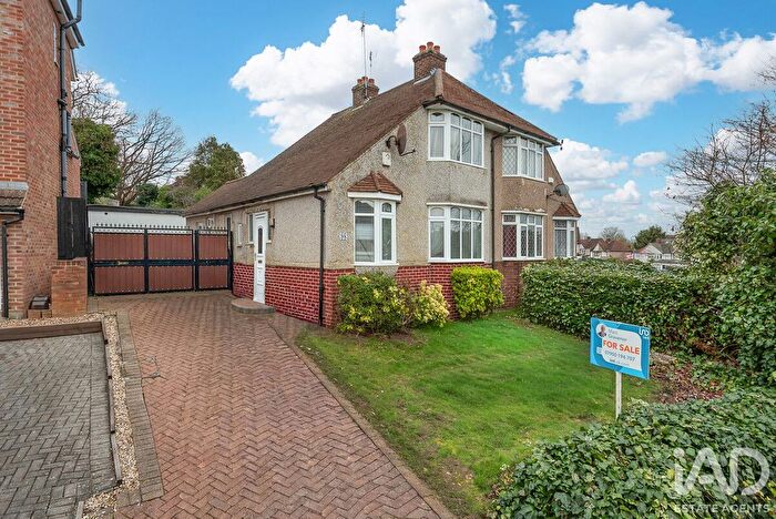 3 Bedroom Semi Detached House For Sale In Barnhurst Avenue, London, DA7