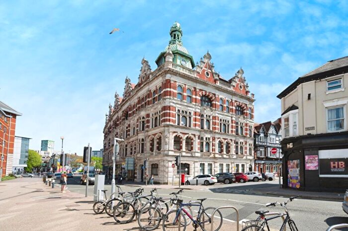 3 Bedroom Flat For Sale In Lord Montgomery Way, Portsmouth, Hampshire, PO1