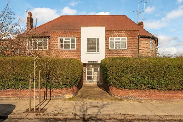 3 Bedroom Flat To Rent In Pitshanger Lane, Ealing, W5