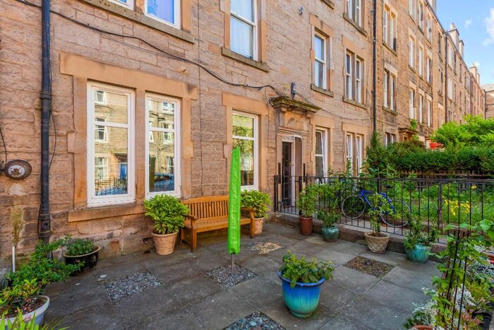 2 Bedroom Flat To Rent In Glen Street, Tollcross, Edinburgh, EH3