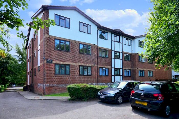 2 Bedroom Flat To Rent In Lawrie Park Road, Sydenham, London, SE26