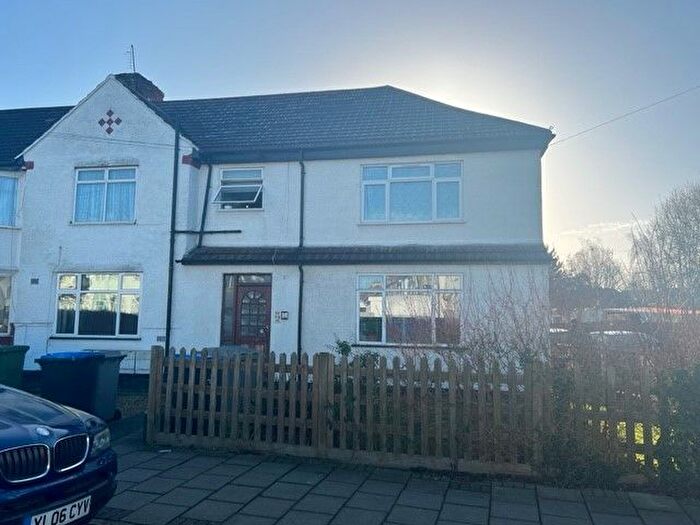 Terraced House To Rent In Greenway, Kenton, Harrow, Greater London, HA3