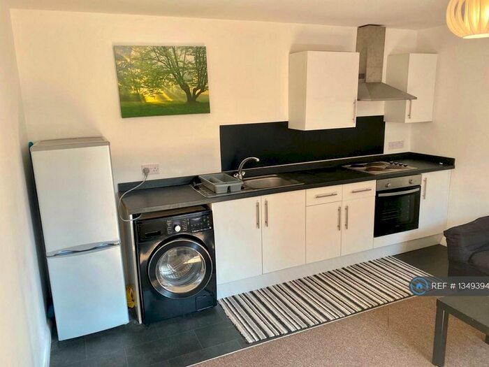 1 Bedroom Flat To Rent In Market Place, Shirebrook, Mansfield, NG20