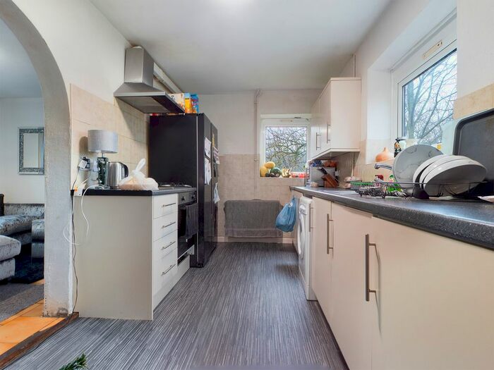 5 Bedroom Semi-Detached House To Rent In Hillside, Brighton, BN2