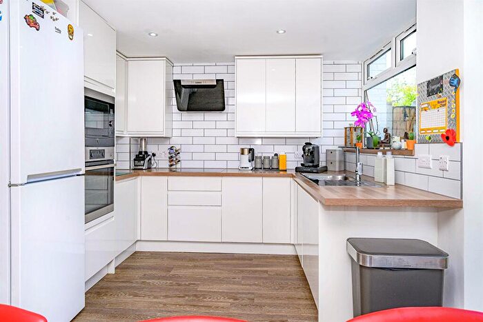 4 Bedroom Town House For Sale In Mariner Way, Hemel Hempstead, HP2