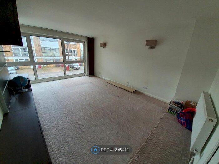 2 Bedroom End Of Terrace House To Rent In Haynes Close, Slough, SL3