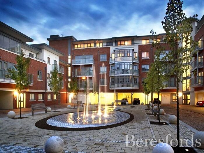 2 Bedroom Flat For Sale In Victoria Court, New Street, CM1