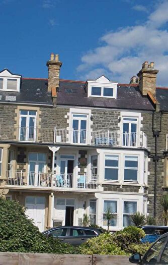 2 Bedroom Flat To Rent In Marine Parade, Tywyn, LL36