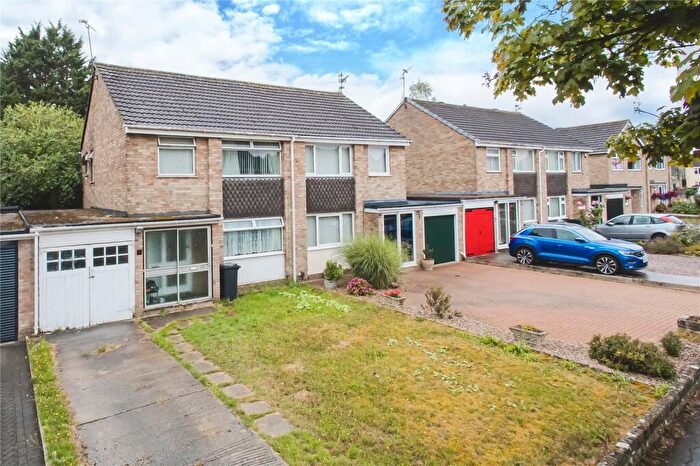 3 Bedroom Semi-Detached House For Sale In Farrfield, Upper Stratton, Swindon, SN2