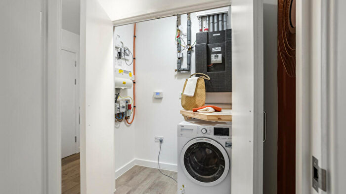 1 Bedroom Flat For Sale In Kenavon Drive, Reading, RG1