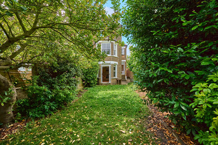 2 Bedroom Apartment For Sale In Whitbread Road, London, SE4