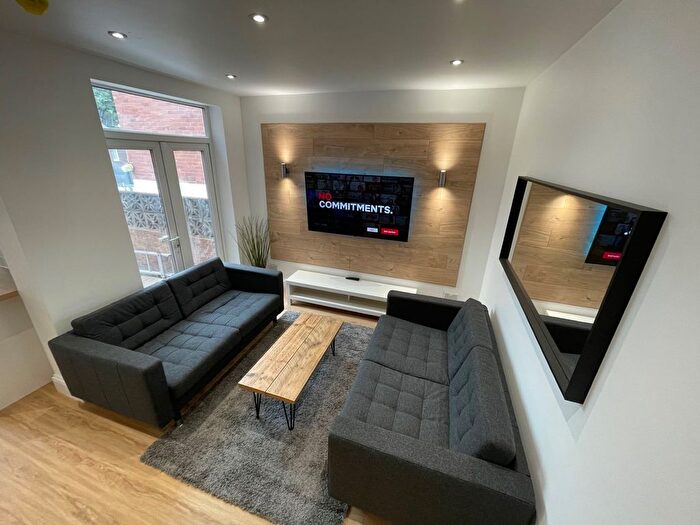 6 Bedroom Terraced House To Rent In Latimer Road, Exeter, EX4