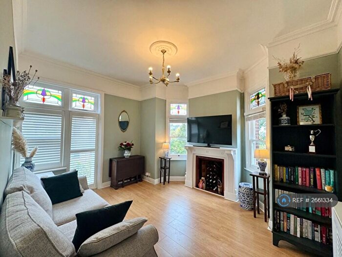 2 Bedroom Flat To Rent In Summerhill, London, SE23
