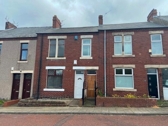 2 Bedroom Flat To Rent In Queen Victoria Street, Gateshead, Tyne And Wear, NE10