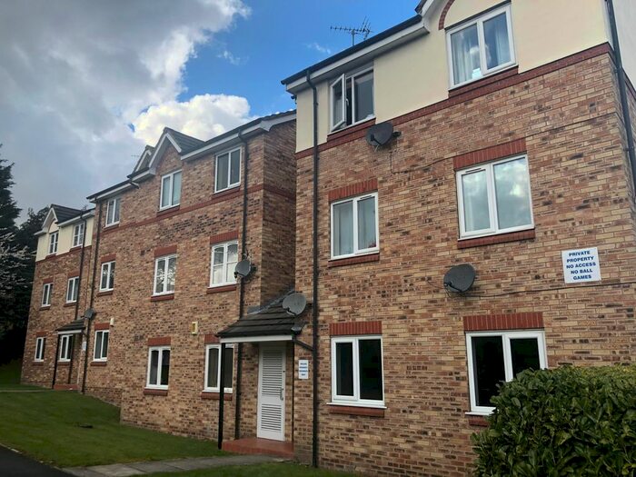 2 Bedroom Flat To Rent In Swinnow Close, Bramley, Leeds, LS13