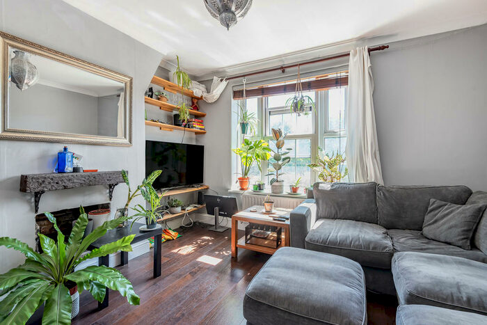 2 Bedroom Apartment To Rent In Kennington Park Road, SE11