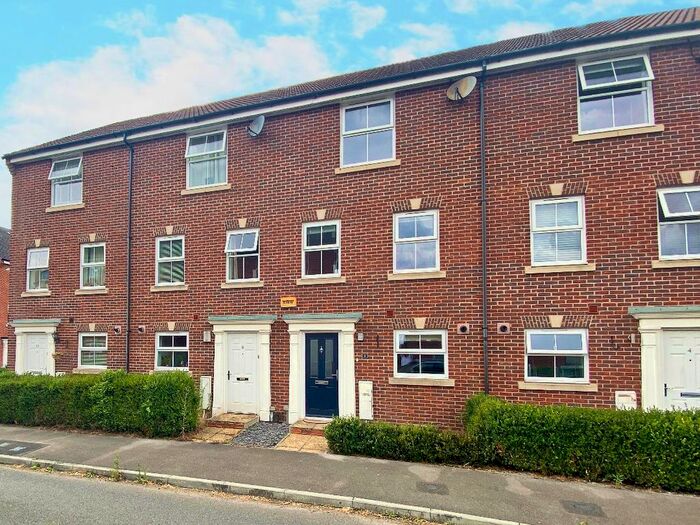 4 Bedroom Town House To Rent In Walsh Road, Bramley, Tadley, RG26