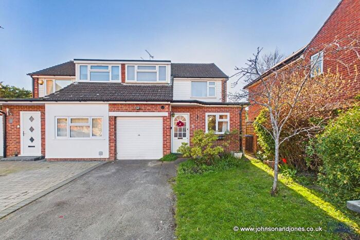 3 Bedroom Semi Detached House For Sale In Hamilton Close, Chertsey, KT16