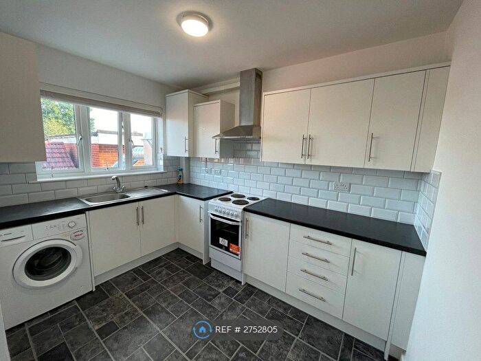 1 Bedroom Flat To Rent In Manor Road, Chigwell, IG7