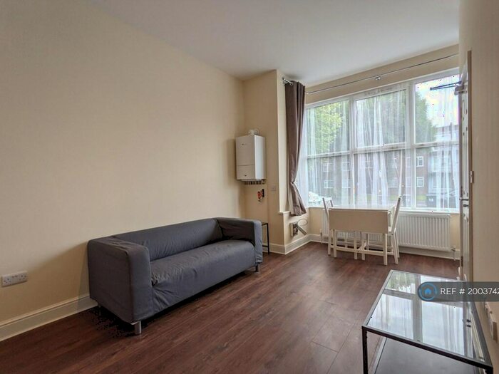 1 Bedroom Flat To Rent In Middleton Hall Rd, Cotteridge, B30