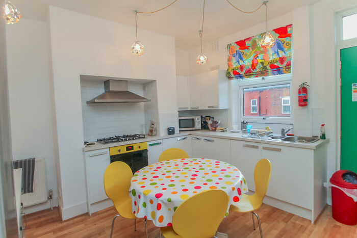 3 Bedroom Terraced House To Rent In Burley Lodge Terrace, Hyde Park, Leeds, LS6