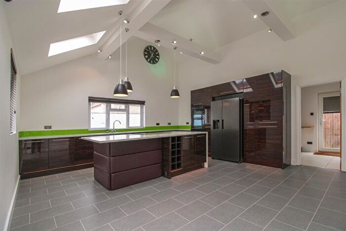 3 Bedroom Detached Bungalow To Rent In Mill Lane, Hookwood, RH6