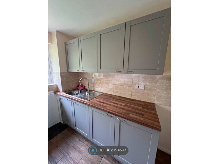 1 Bedroom Flat To Rent In Streamside Close, London, N9