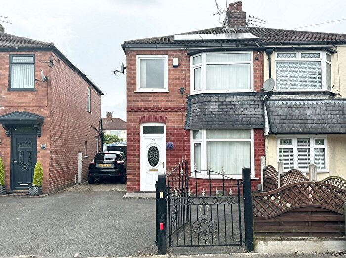 3 Bedroom Semi-Detached House To Rent In Lewis Road, Droylesdon, M43