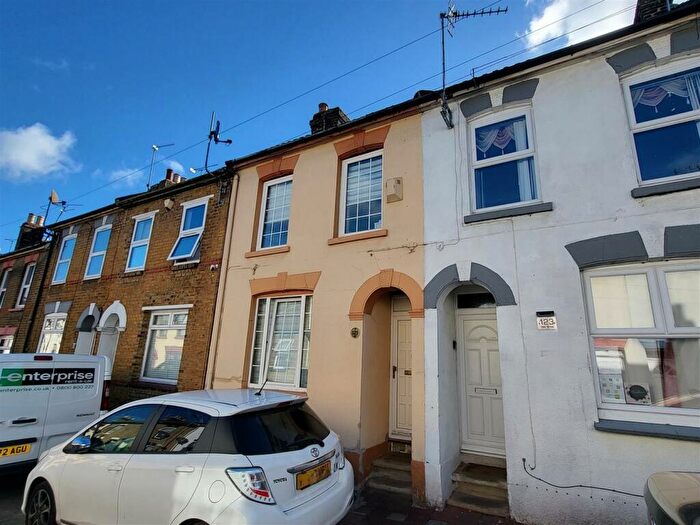 2 Bedroom House To Rent In Dale Street, Chatham, ME4