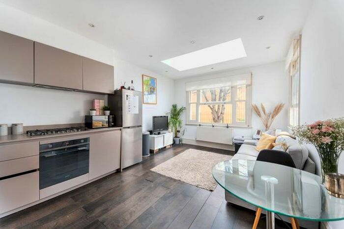 1 Bedroom Flat To Rent In Birkbeck Road, Acton, London, W3