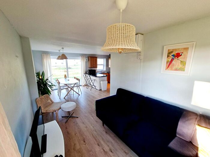 3 Bedroom Flat To Rent In Glan Gors, Harlech, LL46