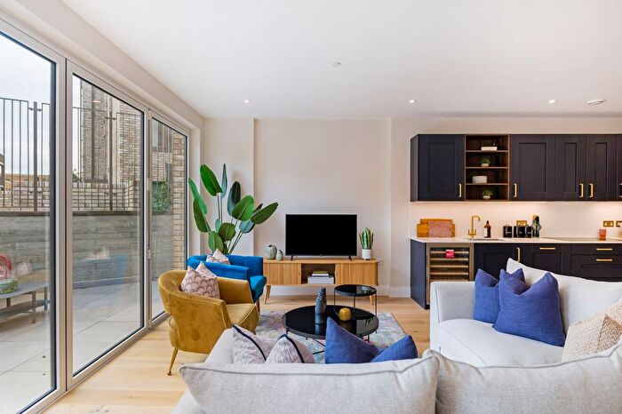 2 Bedroom Flat For Sale In The Claves, Mill Hill, NW7