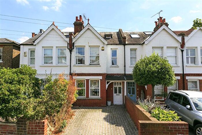3 Bedroom Property To Rent In Blackmores Grove, Teddington, TW11
