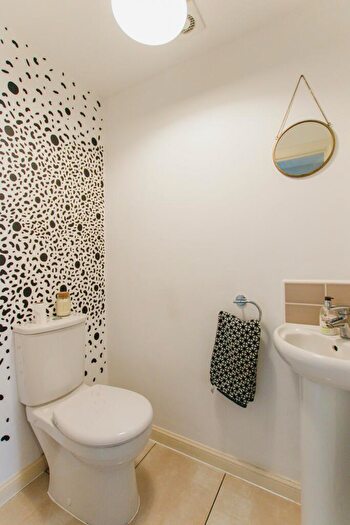3 Bedroom Semi-Detached House For Sale In Wren Crescent, Bodicote, OX15