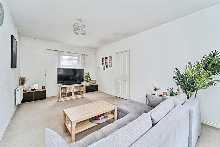 2 Bedroom Coach House For Sale In Creed Way, West Bromwich, B70
